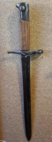 Se vende la bayoneta de la foto, de un Mannlicher carcano.
Se encuentra en buen estado.
Las cachas son 00