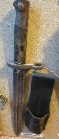 Se vende la bayoneta de la foto.
Es de un mauser oviedo usada en la guerra civil y encontrada en Teruel, 00