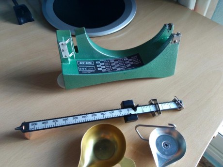 Vendo bascula rcbs por no usar y dejar la recarga.
Cómo se ven las fotos está mejor que nueva está sin 02