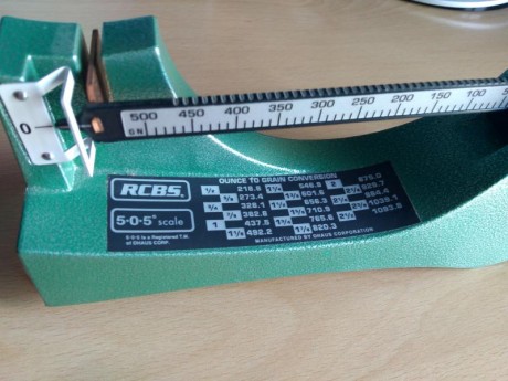 Vendo bascula rcbs por no usar y dejar la recarga.
Cómo se ven las fotos está mejor que nueva está sin 01