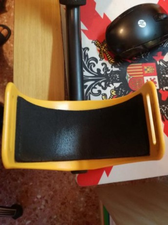 Se vende el detector de la fotografia.
Es el modelo Ace 150 de la marca Garret.
Se habrá utilizado unas 00
