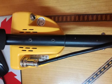 Se vende el detector de la fotografia.
Es el modelo Ace 150 de la marca Garret.
Se habrá utilizado unas 12