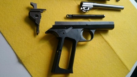   VENDO SWISS ARMS P210 5 LS 9mm PB , "HEAVY FRAME" . TIENE CAÑON DE 6 PULGADAS , ES LA "SUIZA" 61