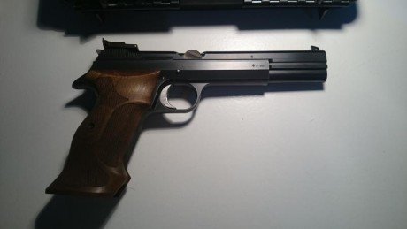   VENDO SWISS ARMS P210 5 LS 9mm PB , "HEAVY FRAME" . TIENE CAÑON DE 6 PULGADAS , ES LA "SUIZA" 70
