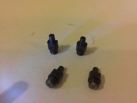 Vendo chimeneas de varios tipos:
-Juego de 6 chimeneas de Berilio M6x1.0 para Rogers & Spencer. 70€+portes.
-Chimenea 10