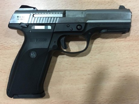 Hola a todos,

Cambiaría mi Ruger SR9 por una Glock 19 de 4ª generación.

La SR9 es segura y polivalente, 00
