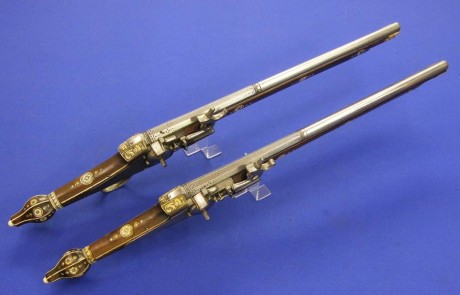 Voy a colocar unas fotos de un arma larga alemana de llave de mecha del siglo XVI. 52