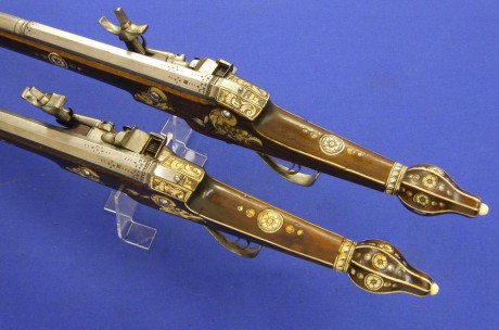 Voy a colocar unas fotos de un arma larga alemana de llave de mecha del siglo XVI. 61