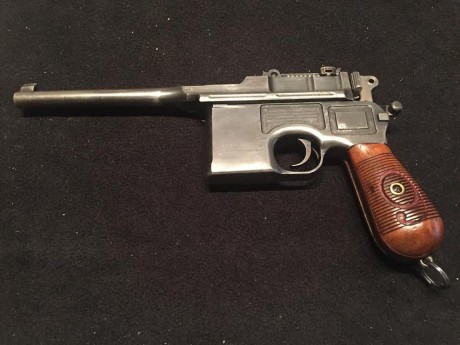 Se vende esta magnifica y muy escasa Mauser C96 Red Nine 9 parabellum en perfecto estado fabricada en 01