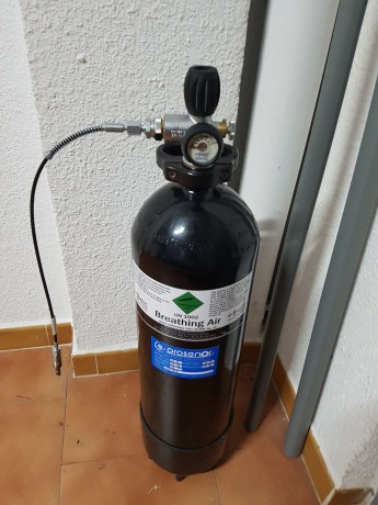 Vendo esta botella aire comprimido de 12 litros de capacidad a 300 bares.
Fecha de fabricación febrero 00