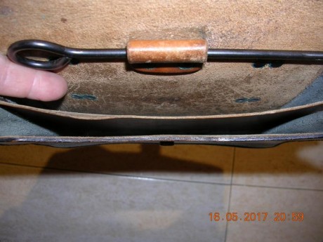 Dos fundas de la Guerra Civil, amabas con baqueta, se usaban para llevar de manera discreta el arma y 02