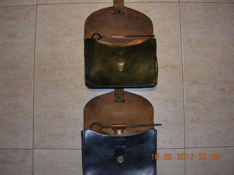 Dos fundas de la Guerra Civil, amabas con baqueta, se usaban para llevar de manera discreta el arma y 01
