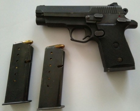 Hola amigos, un compañero busca un arma pequeña para porte de paisano, tipo revolver de 2 pulgadas o pistola 70