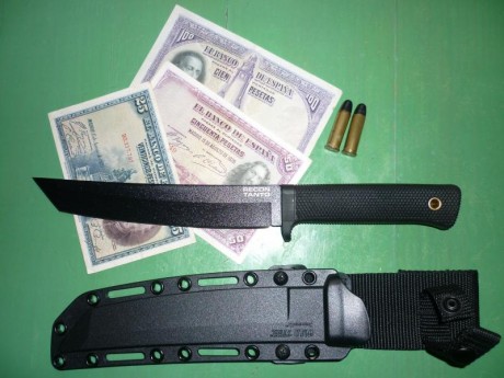 Vendo cuchillo Cold Steel Recon Tanto en acero carbono SK5, totalmente nuevo a estrenar, las medidas son 01