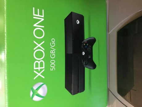 Se vendé Xbox one prácticamente nueva, solo usada esporádicamente algún fin de semana,con algún extra, 02