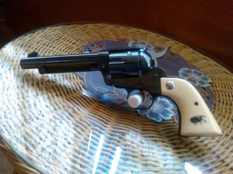 Buenos dias, vendo este magnifico revolver por 500€, como podeis apreciar en las fotos,esta impoluto  00