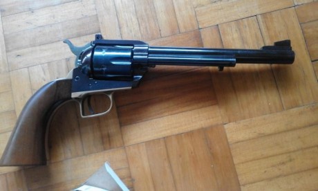 Vendo revolver Super Dakota, calibre 44 Mag., en perfecto estado estético, mecanico y funcional.
Se puede 02