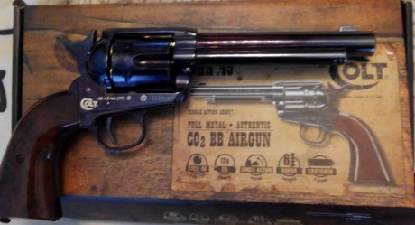 Vendo revolver Colt modelo Pacemaker de CO2. Cal 4,5.
Incluye los 6 cartuchos.
Precio: 120 €.
Portes incluidos 00