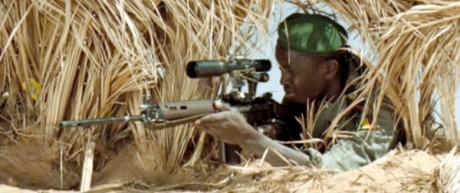Compañeros,

En vista de las ganas de algunos (Elcafe, Wilcow, Vrakk, etc) por adivinar armas de películas 70