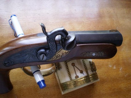 pistola derringer philadelphia 
fabricante ardesa
calibre 45 bola del 440
precio 100 €
esta en madrid
portes, 01