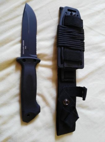 Se vende cuchillo por no usar. esta completamente nuevo, lo unico a tener en cuenta es la falta de una 01