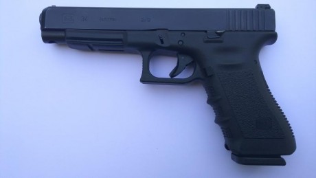 La pistola está nueva. Muy pocos disparos. La vendo por no usar . 
Está en la provincia de Madrid y guiada 01