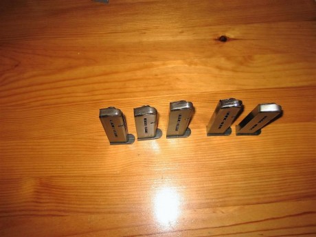 Hola. Vendo este lote de 5 cargadores.  100€, portes incluidos a la península. Están en Asturias 01