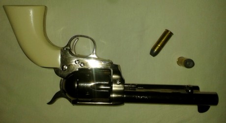Marca: F. LLi Pietta
Modelo: "Peacemaker" / "Cattleman" de 5" 1/2.
Calibre: 45 02