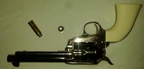 Marca: F. LLi Pietta
Modelo: "Peacemaker" / "Cattleman" de 5" 1/2.
Calibre: 45 01