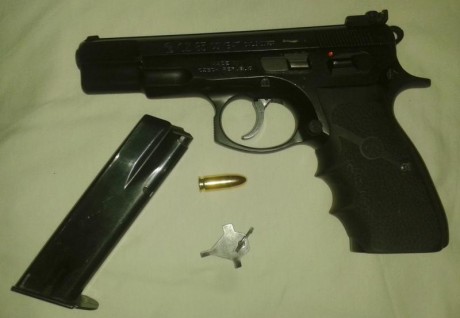 Vendo pistola CZ 85 Combat, 9 mm en buen estado. Gatillo ajustado para competir en precisión 9 mm, también 02
