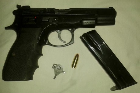 Vendo pistola CZ 85 Combat, 9 mm en buen estado. Gatillo ajustado para competir en precisión 9 mm, también 01