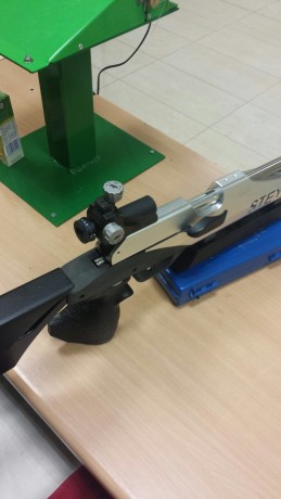Buenos dias:

Por mediación de un buen amigo que no controla este medio,me pidió que le ayudase a vender 00