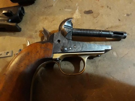 Hace tiempo que compré un revolver Remigton Army Model para decoración, la verdad es que fué un revolver 31