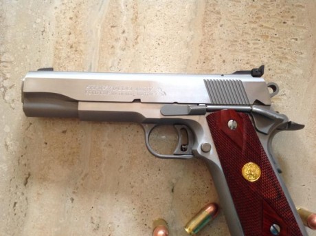 Hola amigos,vendo por no usar esta Colt 45 acp series 80,el arma está como podéis ver impoluta se vende 00
