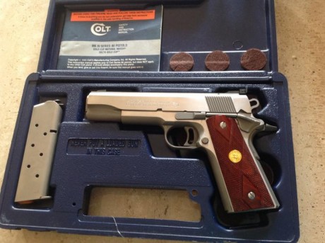 Hola amigos,vendo por no usar esta Colt 45 acp series 80,el arma está como podéis ver impoluta se vende 10
