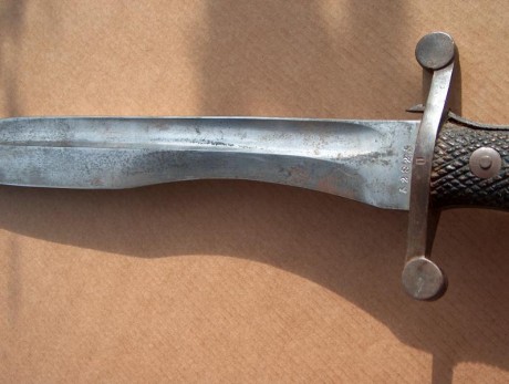 Vendo este machete de artillería 1907 con la hoja integra y los marcajes tanto de la FNT como de numeracion 21