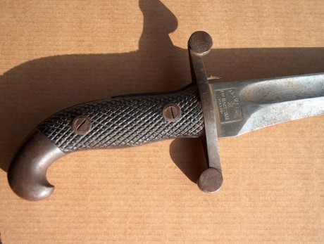 Vendo este machete de artillería 1907 con la hoja integra y los marcajes tanto de la FNT como de numeracion 31