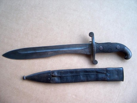 Vendo este machete de artillería 1907 con la hoja integra y los marcajes tanto de la FNT como de numeracion 42