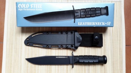 En venta cuchillo Cold Steel Leatherneck  en acero SK-5,con alto contenido de carbono.Este modelo,se dejó 01