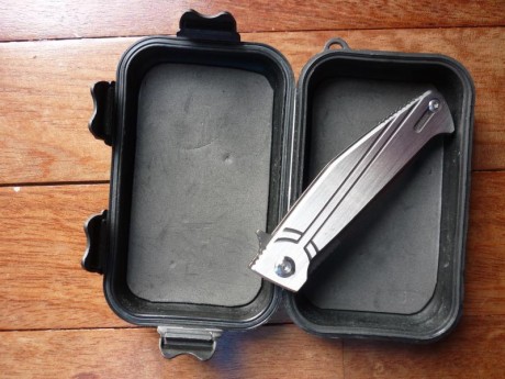 Kershaw Nura by Dmitry Sinkevich

Navaja Kershaw Nura con Framelock. 11,6 cm cerrado. hoja inoxidable, 100