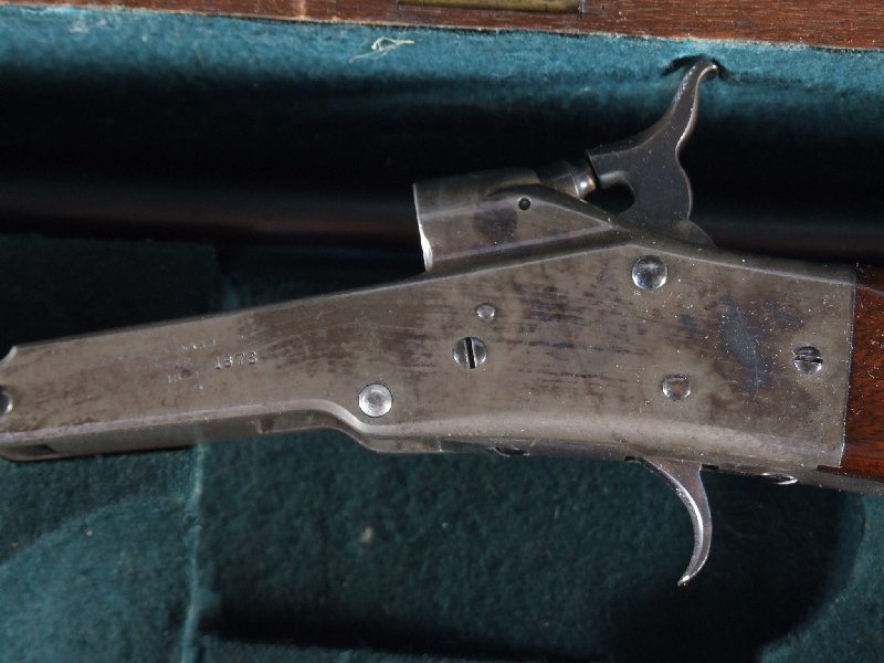 Bueno, otra bateria de fotos para que os fijeis en como hay que hacer un estuche para un rifle . . . 00