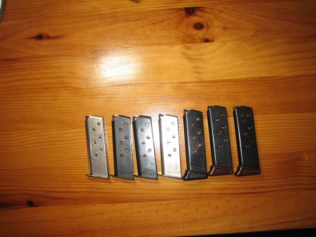 Hola. Se vende lote de 7 cargadores. Los dos de inox. con la tapa burilada. 120€ portes incluidos a la 01