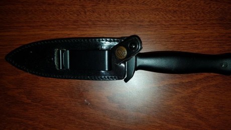 Funda de cuero, perfecto estado, pinza metálica para cinturón o bota, 13 cms. de hoja, casi seguro Aitor 02