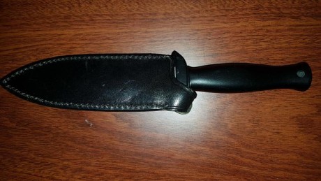 Funda de cuero, perfecto estado, pinza metálica para cinturón o bota, 13 cms. de hoja, casi seguro Aitor 01