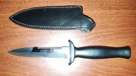 Funda de cuero, perfecto estado, pinza metálica para cinturón o bota, 13 cms. de hoja, casi seguro Aitor 00
