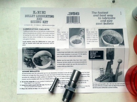 Vendo recalibrador LEE "Bullet lubricating and sizing kit" para calibre .356 (9,04 mm).
Incluye 00