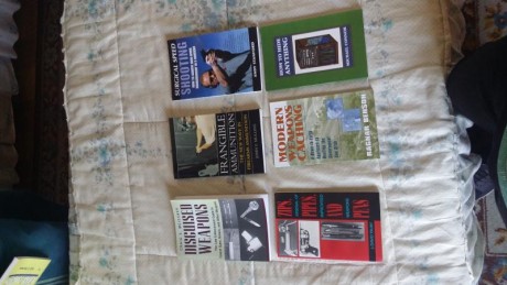 Vendo estos libros , contesto por privado
Silencer for 22 lr     18 euros
homemade guns    18 euros
homebuild 00