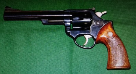 Se vende revólver Astra modelo 960, calibre 357 Magnum. Prácticamente nuevo. Solo usado para defensa, 02