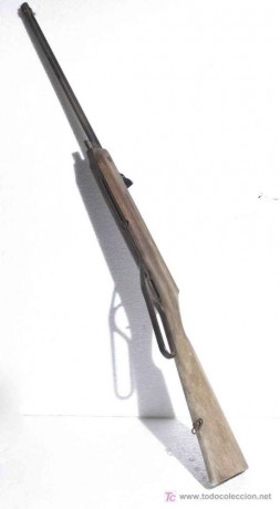 vendo carabina huracan cal 4.5 para restaurar,creo que le fanta alguna pieza y tienen la bieleta de carga 00