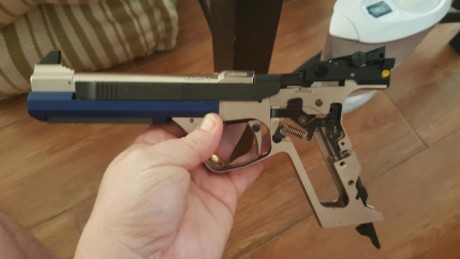 Hola compañeros en esta ocasión vendo una pistola ya por todos de sobras conocida la pistola Feinwerkbau 100